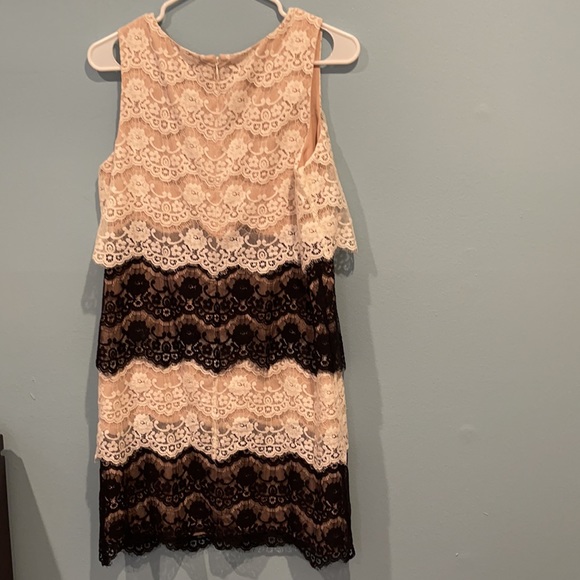 Jessica Simpson white and black lace tiered dress - Picture 2 of 3